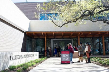 The Alamo: Exhibit Entry — صورة 2