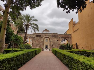 Seville: Self-Guided Audio Walk Through Royal Splendor — صورة 3