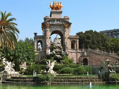 Barcelona: Zoo Skip The Line Ticket & Self-Guided City Walk — صورة 2