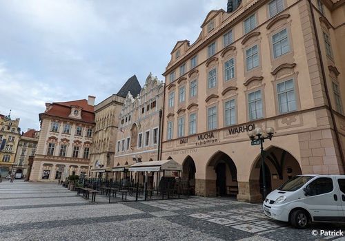 Prague: Central Gallery Ticket & City Walk Audio Tour
