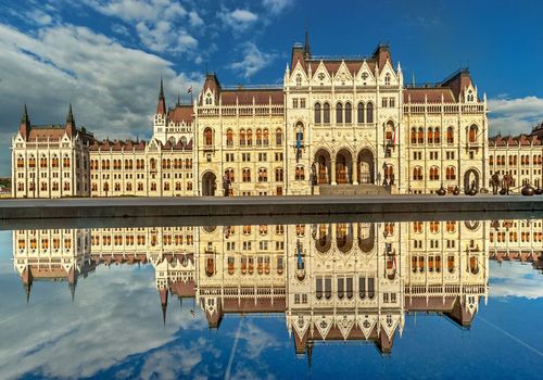 Budapest: Self-Guided Audio Walk Through Grand Boulevards and Buda