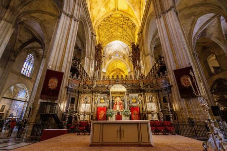 Seville: Self-Guided Audio Walk Through Royal and Riverside Icons — صورة 3