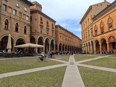 Bologna: Self-Guided Audio Walk Through Medieval Heart — صورة 4
