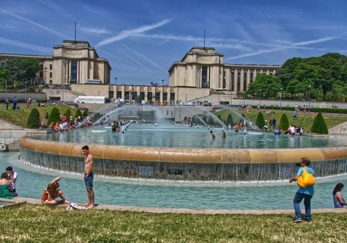 Paris: Aquarium Ticket and a Self-Guided Audio Walk Through the City