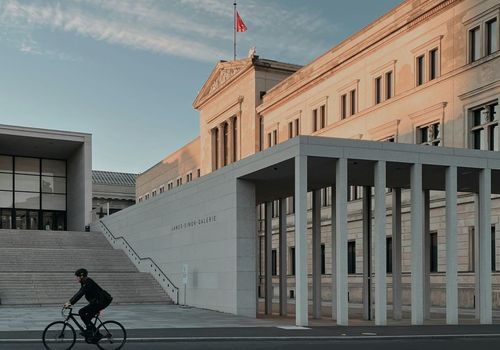 Berlin: Neues Museum Ticket & Audio Tour with a City Walk
