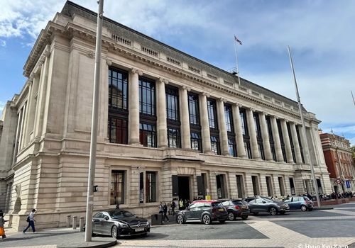 London: Science Museum Timed Entry & Audio Tour with a City Walk