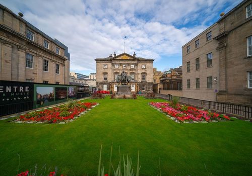 Dundas House