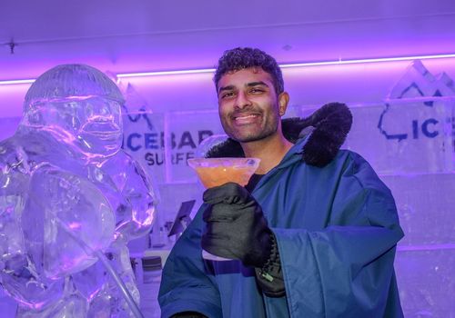 IceBar Surfers