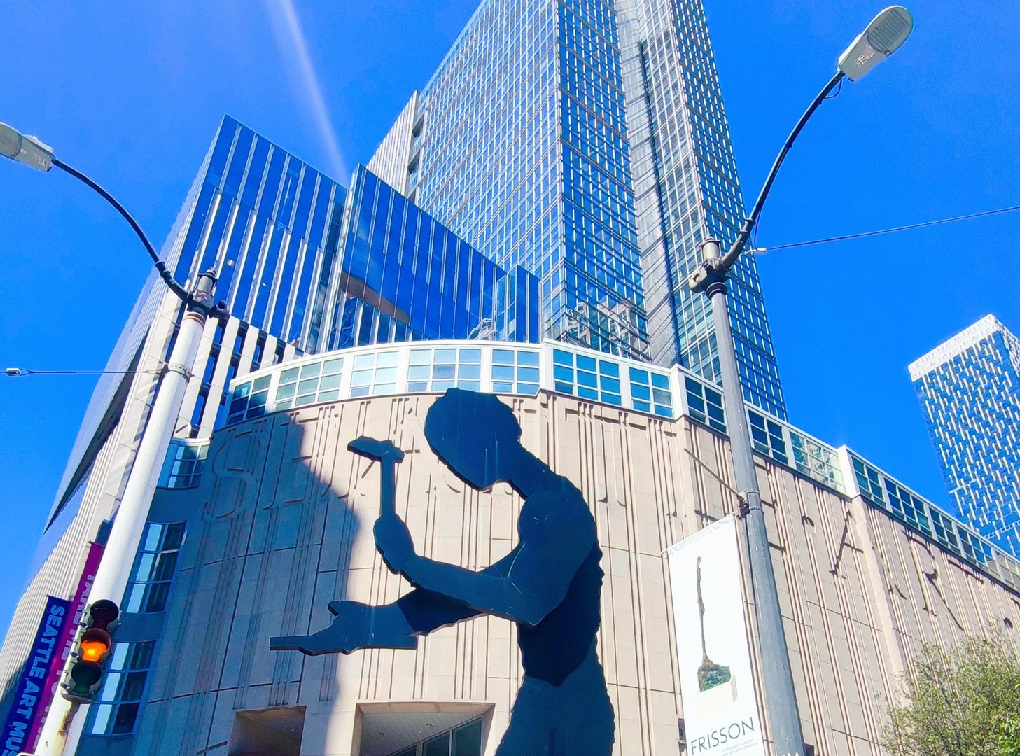 Artistic Seattle: Engaging with the Extraordinary on the Vibrant Streets - Photo 9