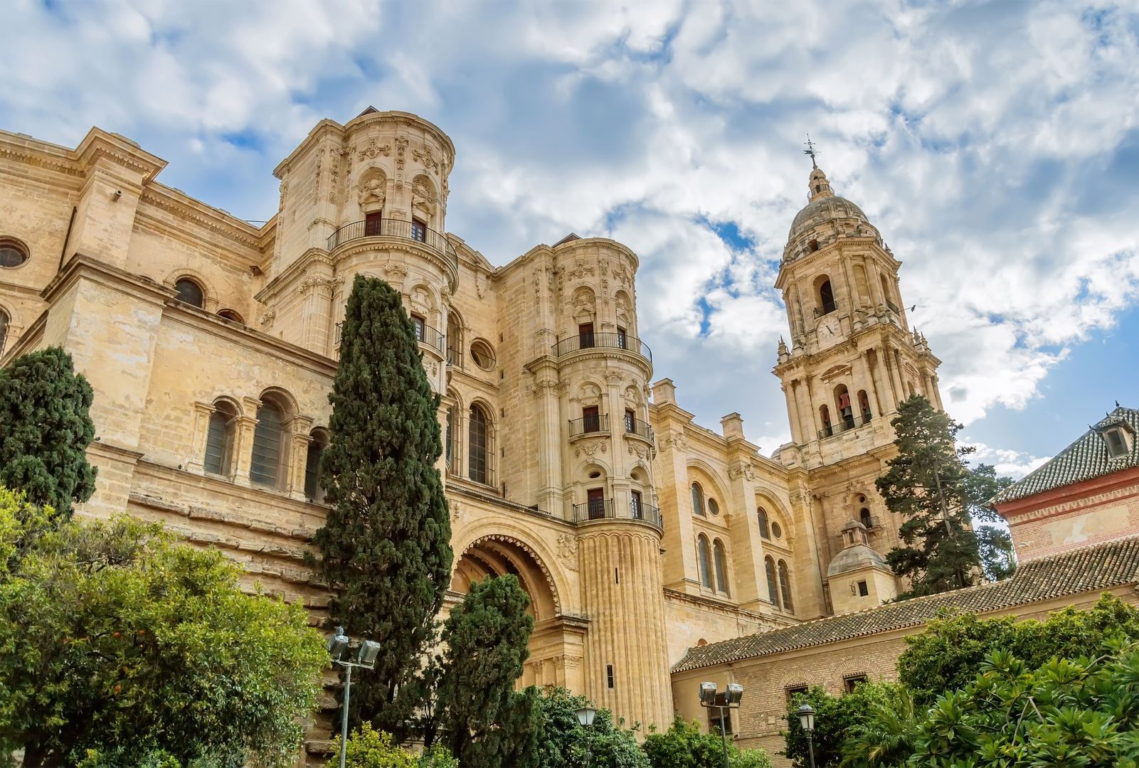 Málaga Cathedral: Audio-Tour of the Iconic Landmark with Rooftop Access
