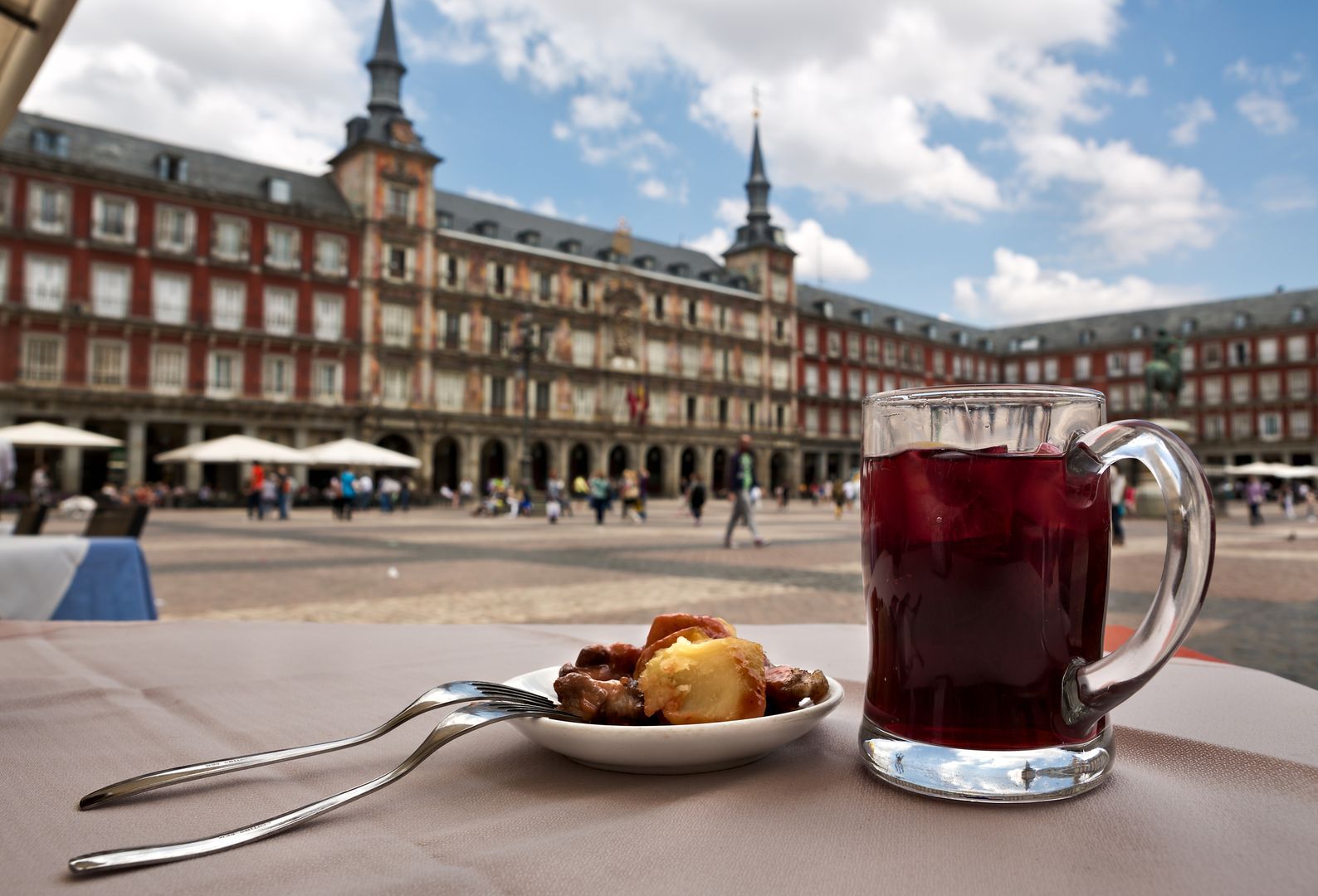 Tapas and Wine Tour: Discover the Taste of Madrid