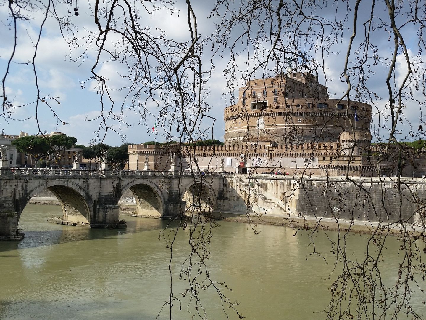 Tiber River Mini-Cruise with Sushi and Cocktail - Photo 5