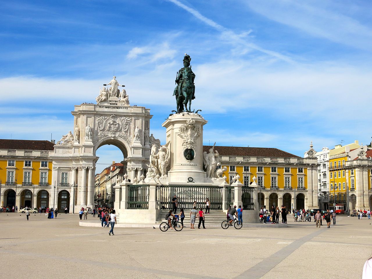 Lisbon Essentials: Sightseeing Walking Tour & Audio Guide