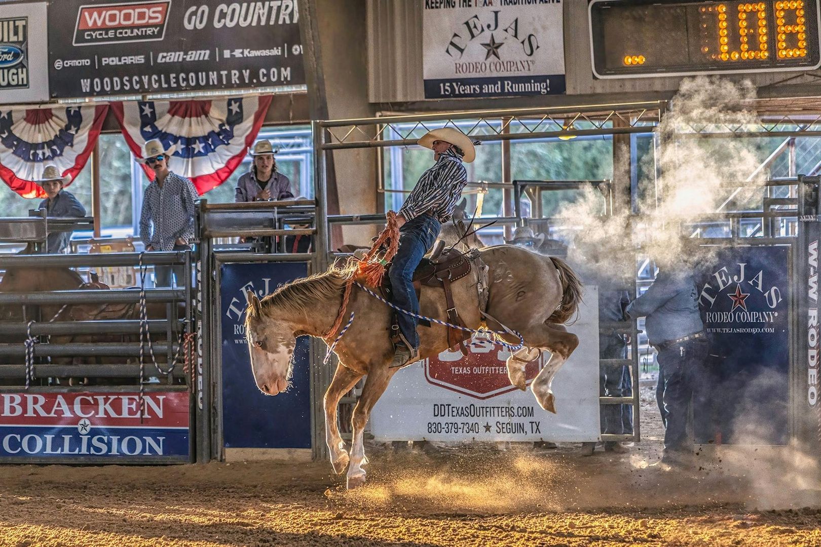 Tejas Rodeo Company: вход на субботнее шоу