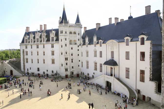 Nantes: Self-Guided Audio Tour Through History and River Life episode artwork