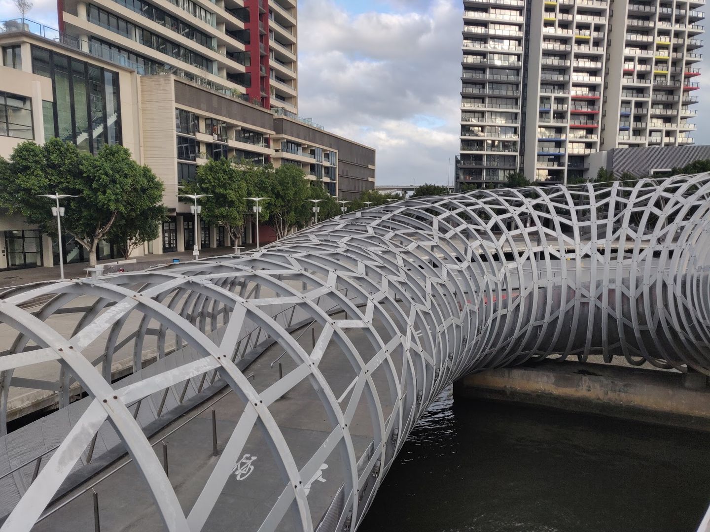 Melbourne: Self-Guided Audio Walk Through Docklands and Public Art