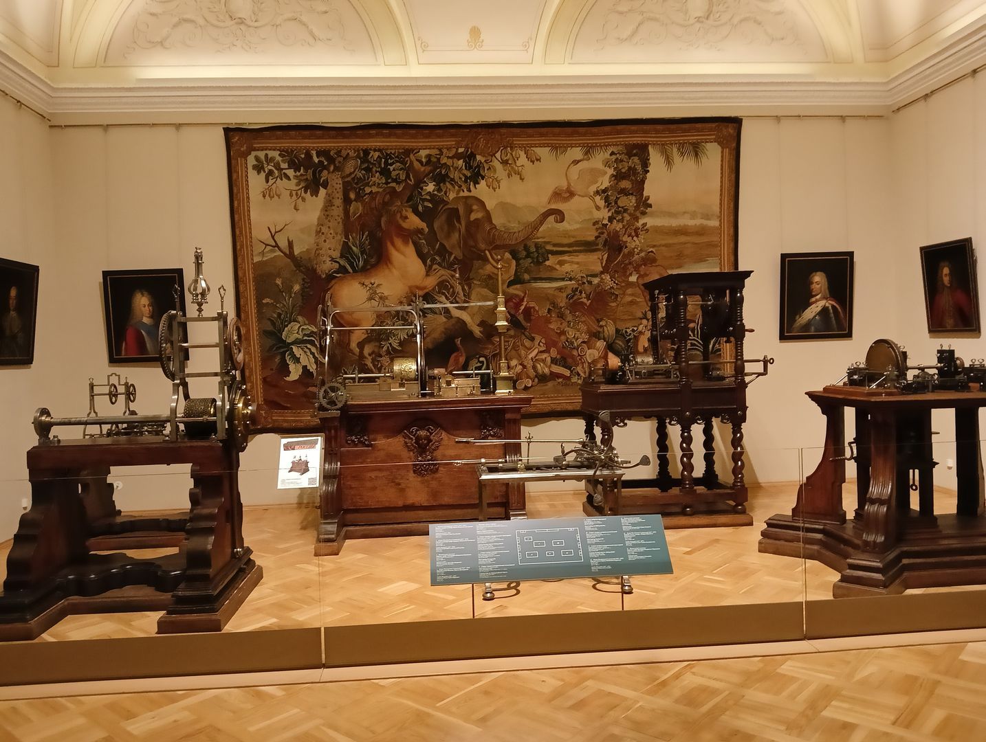 Эрмитаж: Галерея Петра Великого — аудиоэкскурсия в приложении (без билета)