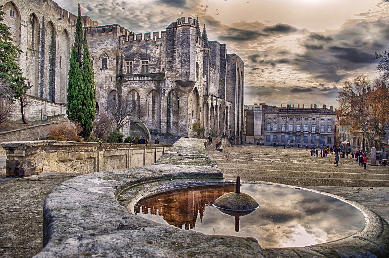 Avignon: Self-Guided Audio Walk Through the Papal City episode artwork