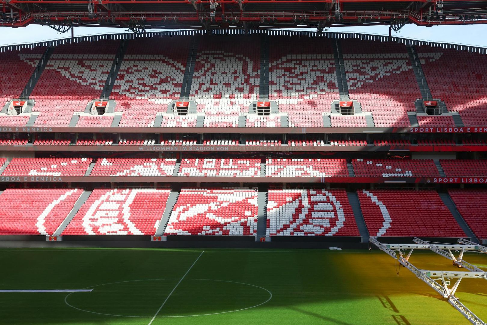 Estádio da Luz: Entry Ticket + Scarf Offer