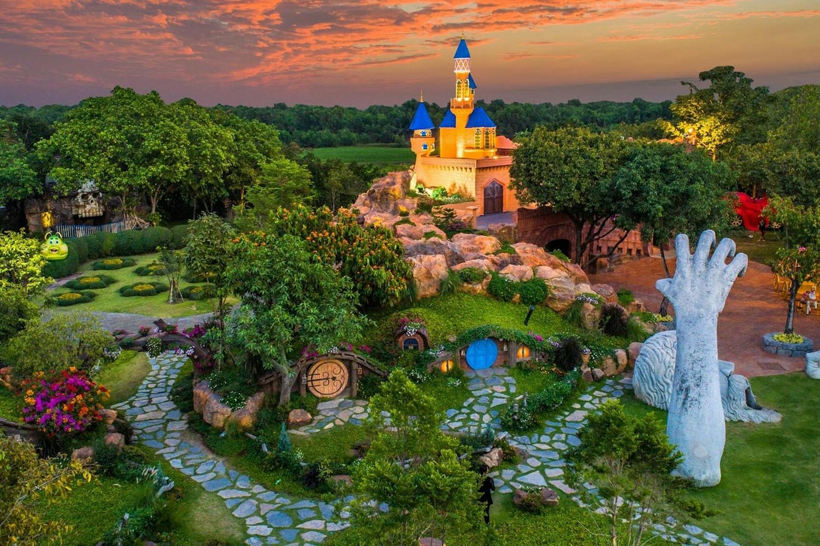 Dream World Bangkok:  Entry Ticket + Roundtrip Transfer + Lunch