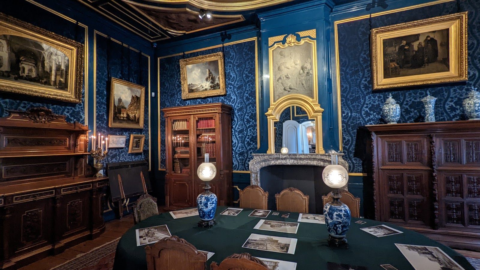 Amsterdam: Self-Guided Audio Walk Through Art, Memory and Canals episode artwork