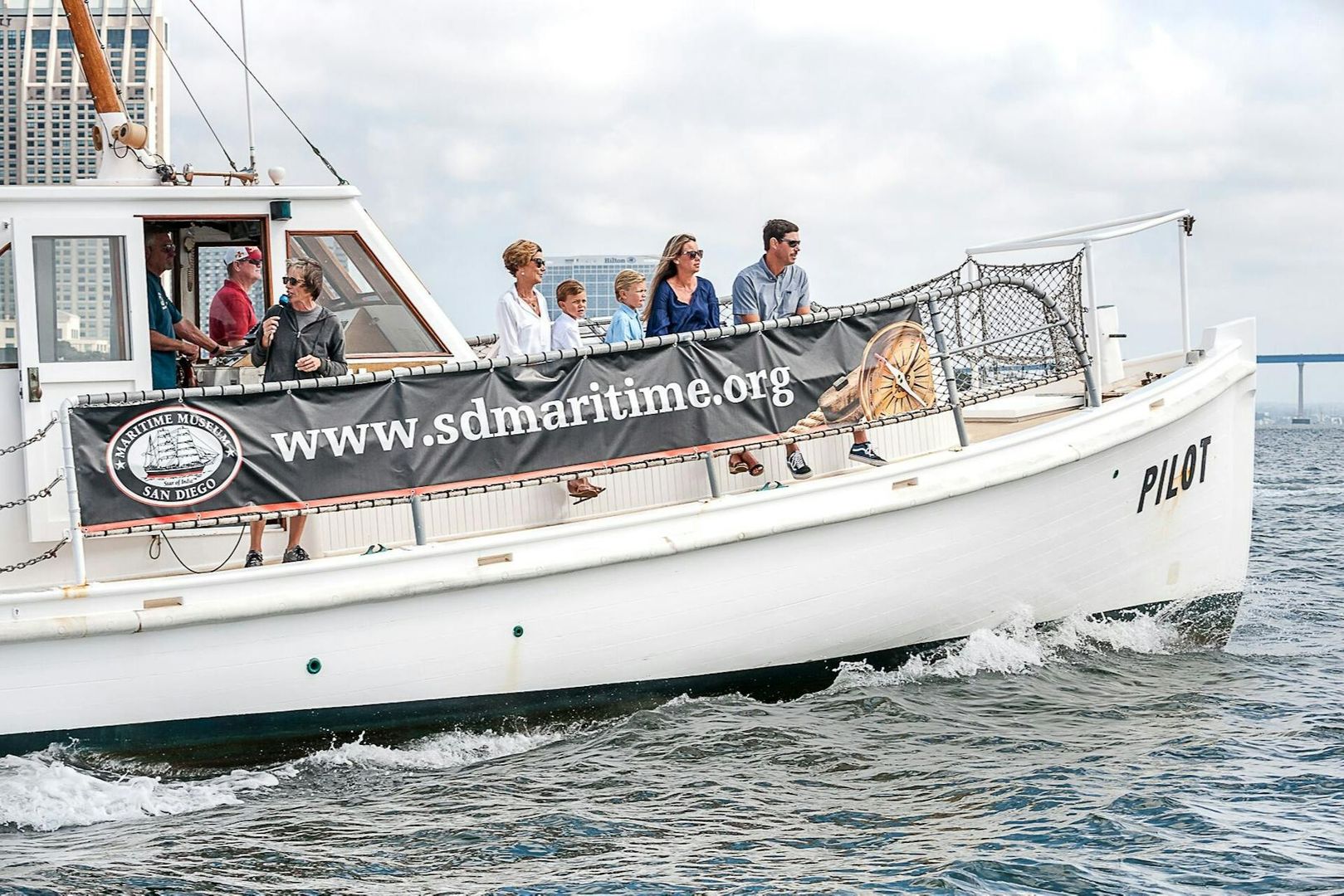 Морской музей: вход + 45-минутный исторический круиз по заливу