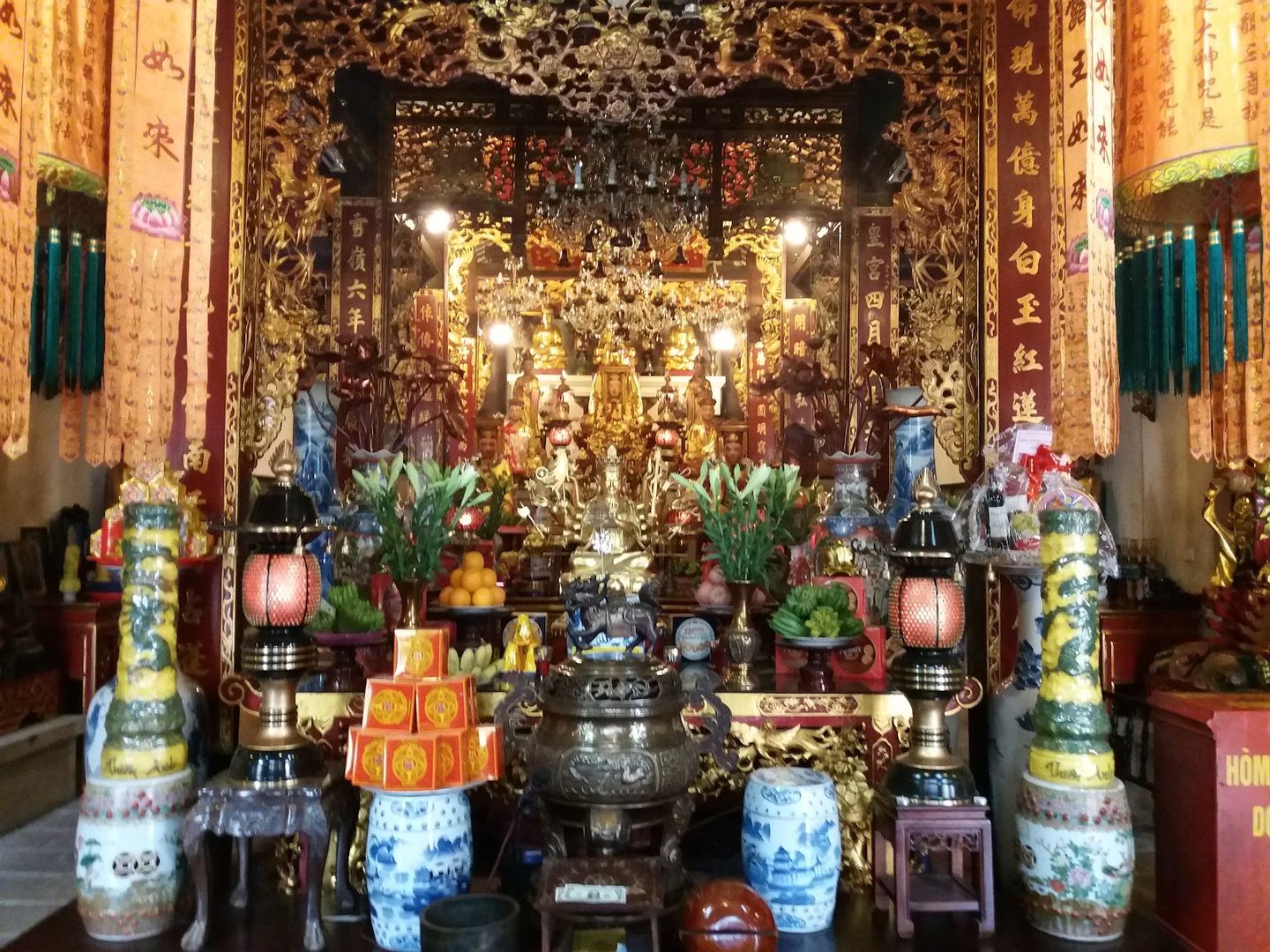 Hanoi: Self-Guided Audio Walk Through History and Memory