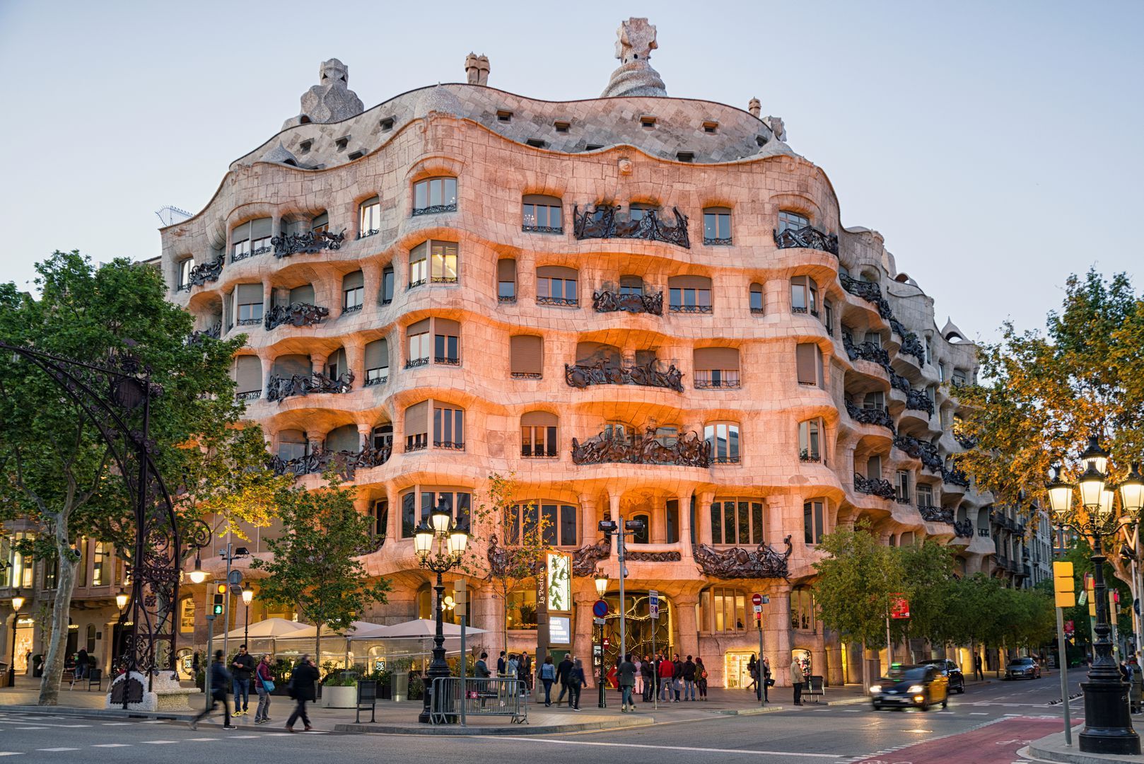Barcelona: Casa Mila Audio Guide-Quizz (Without a Ticket) episode artwork