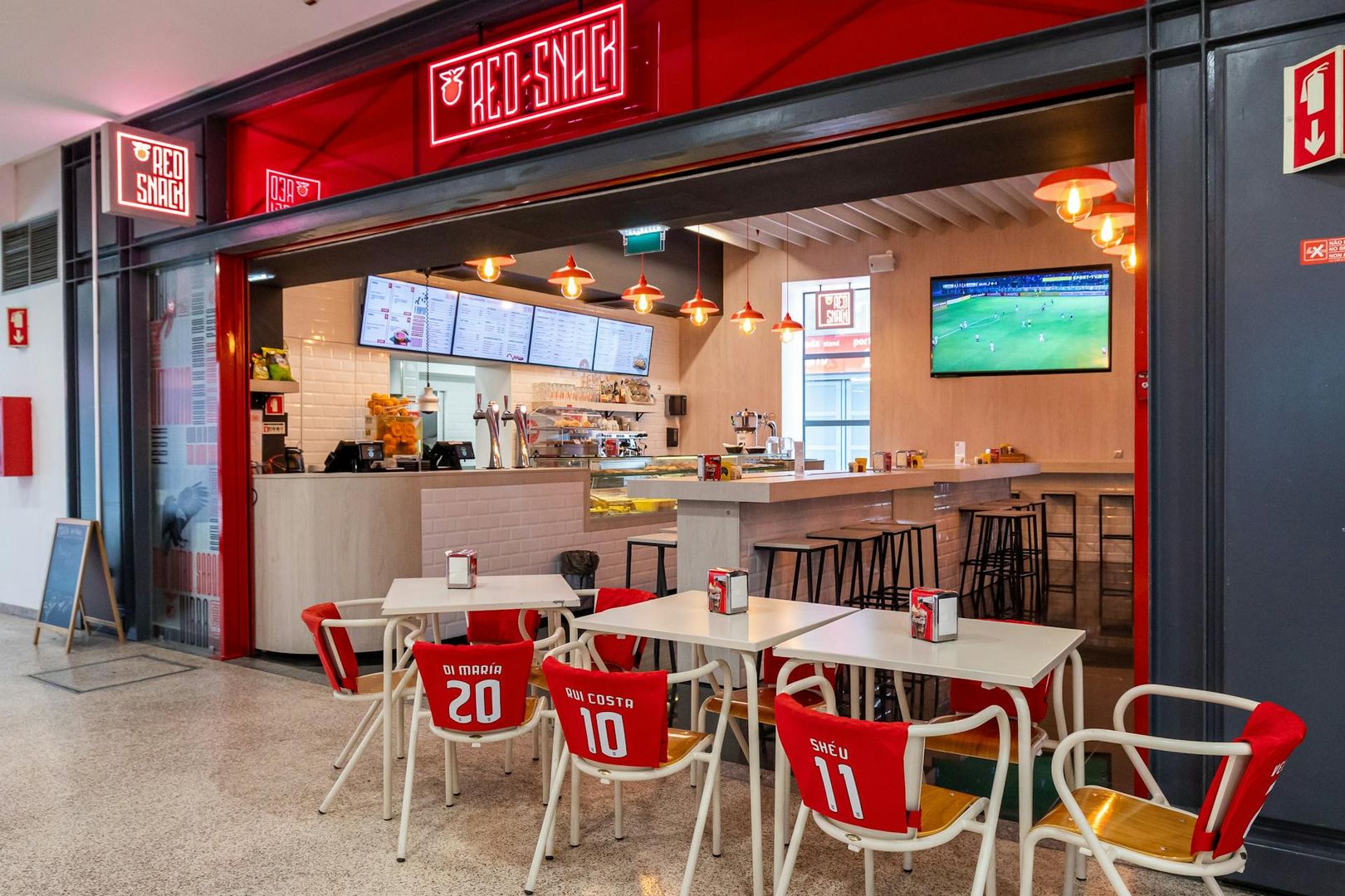 Эстадион Лус и музей Бенфики: входной билет + закуска + шарф