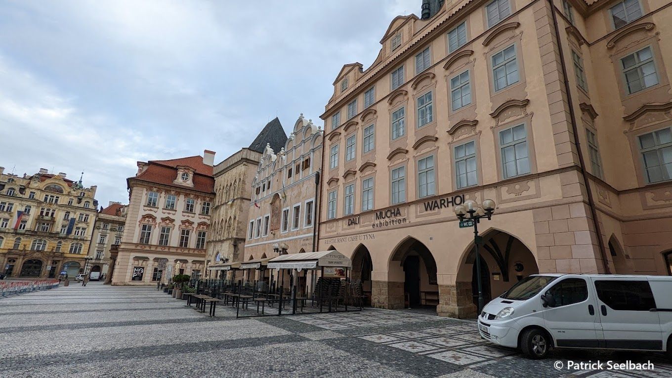 Prague: Central Gallery Ticket & City Walk Audio Tour