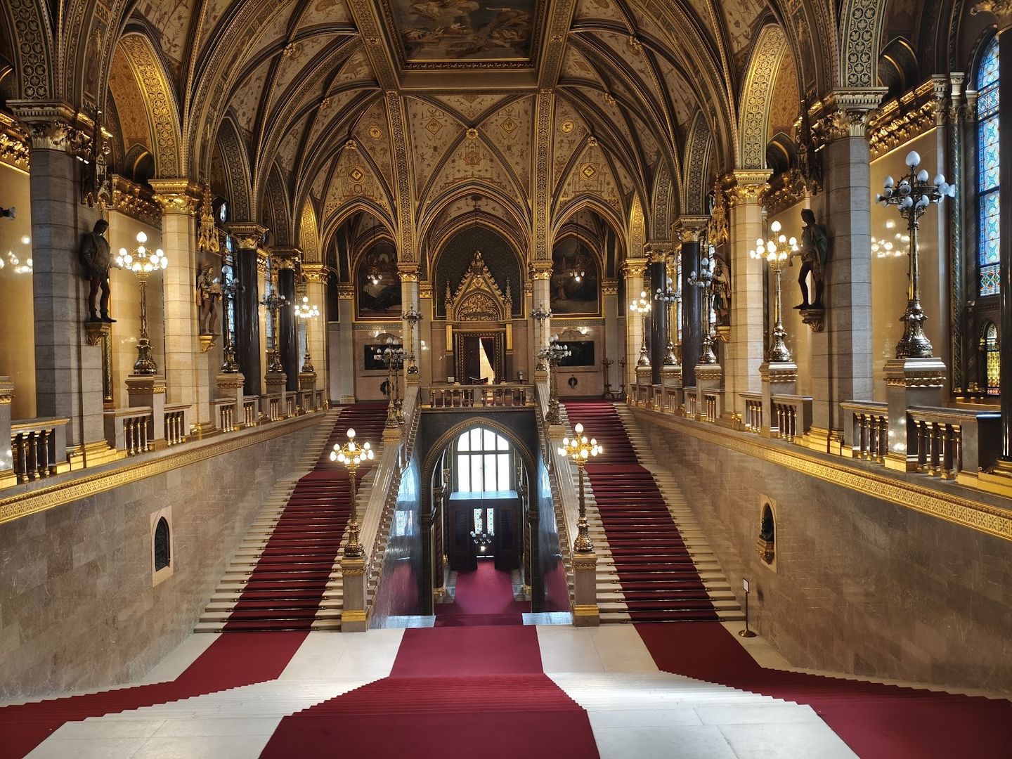 Budapest: Self-Guided Audio Tour Through the Pearl of the Danube