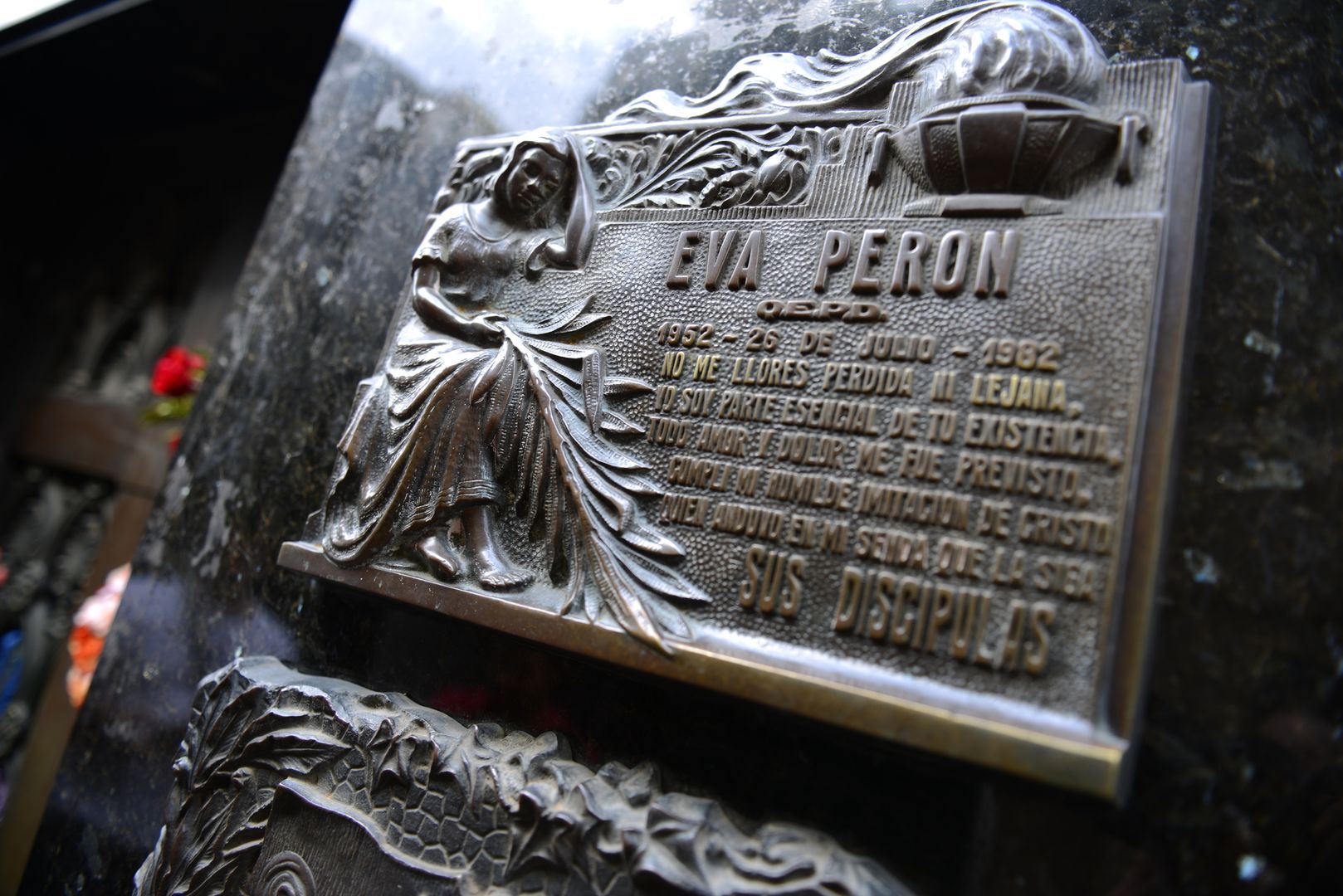 Recoleta Neighborhood: Evita and Peronism Historical Tour