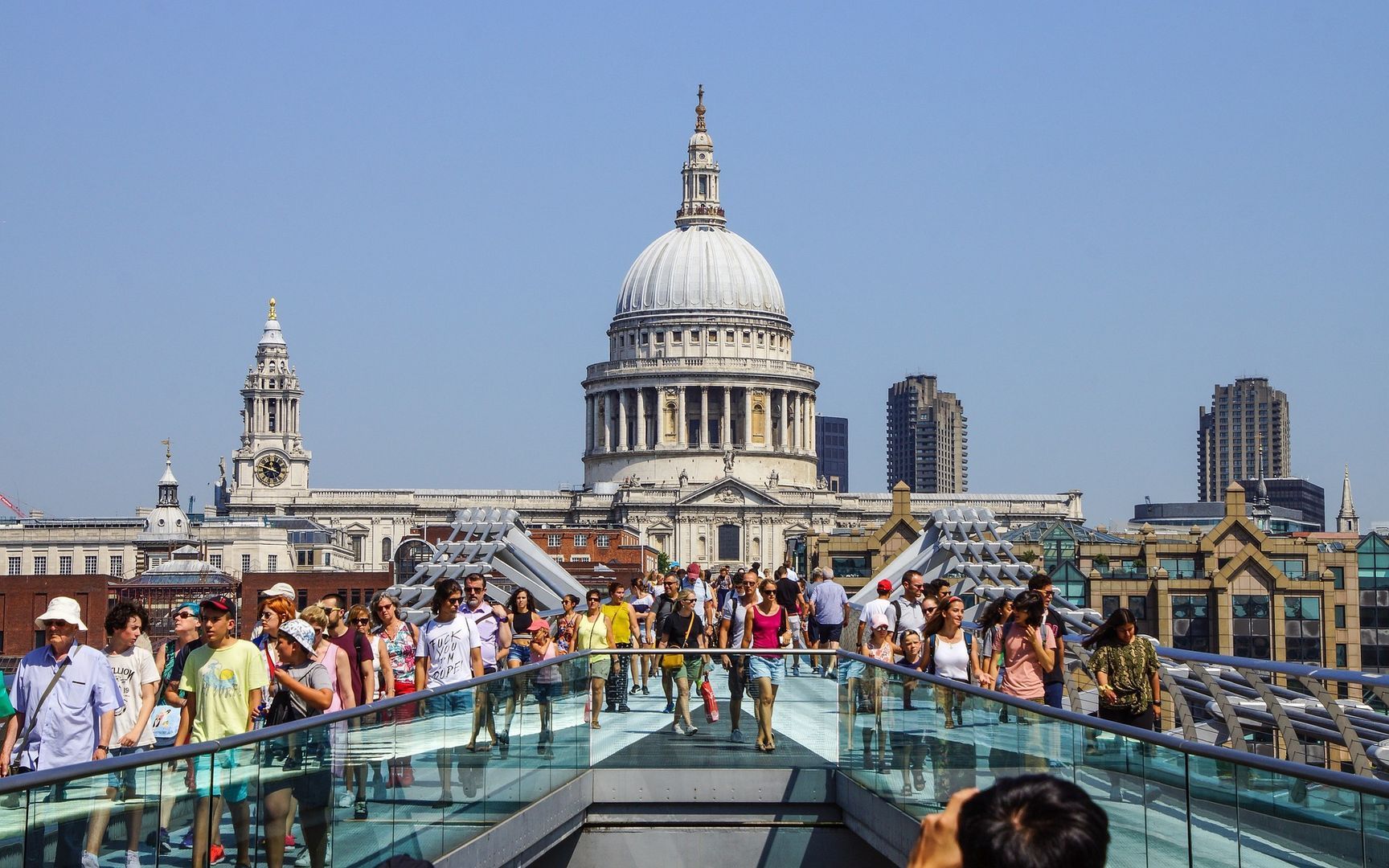 London along the River Thames: Exploring the Bankside episode artwork