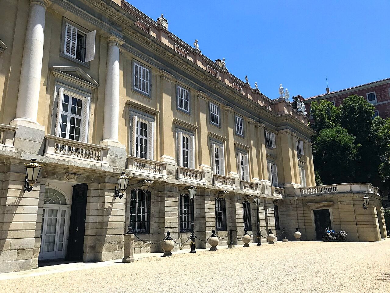Madrid: Palacio de Liria Ticket and a Self-Guided Audio Tour through the City