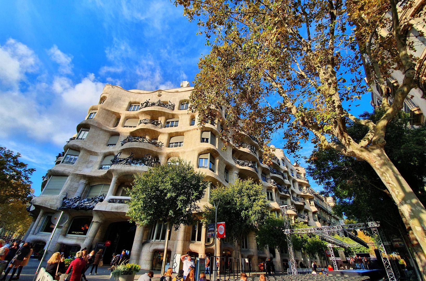 Barcelona: Casa Batllo Ticket & Audio Tour with a City Walk episode artwork