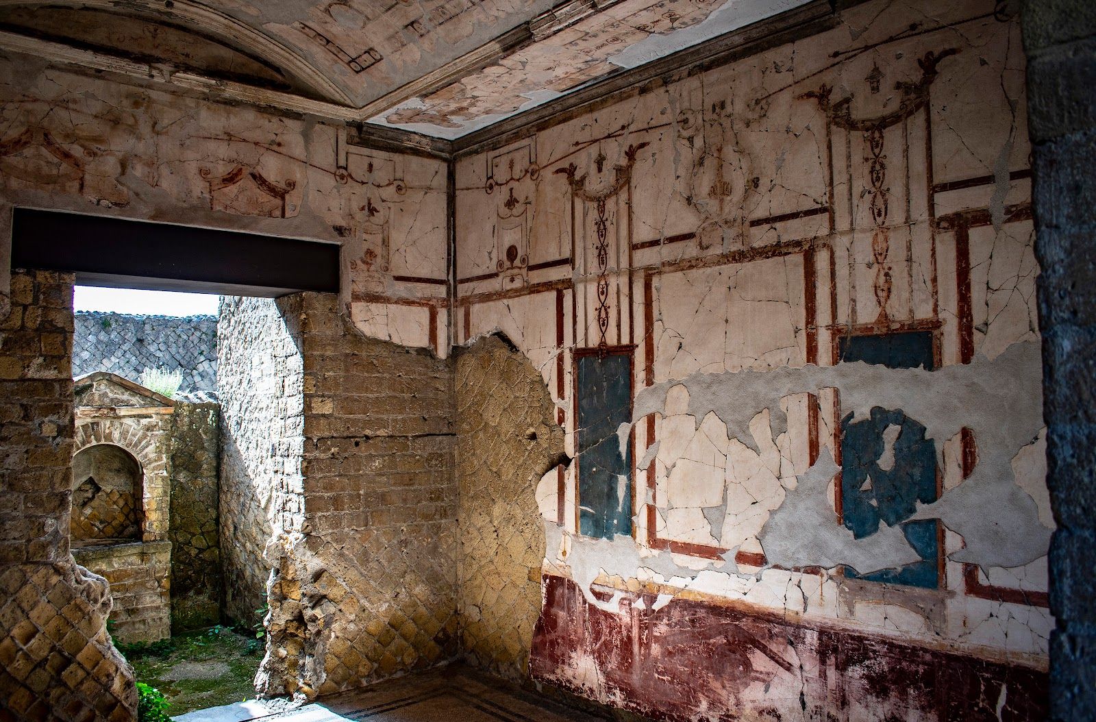 Unearth Time's Secrets: Herculaneum In-App Audio Tour - Photo 9