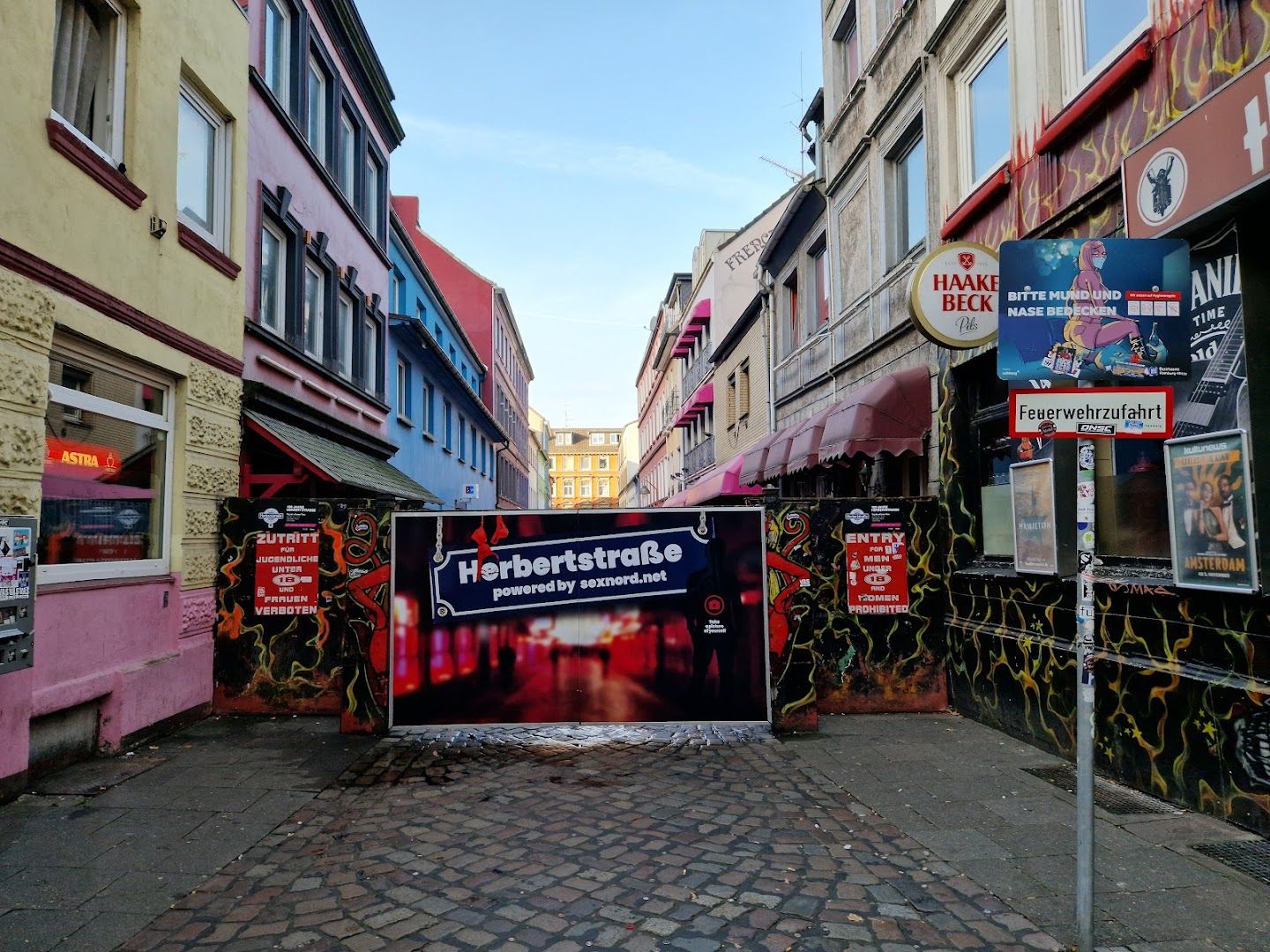 Discover St. Pauli's Nightlife: In-App Audio Tour of Reeperbahn