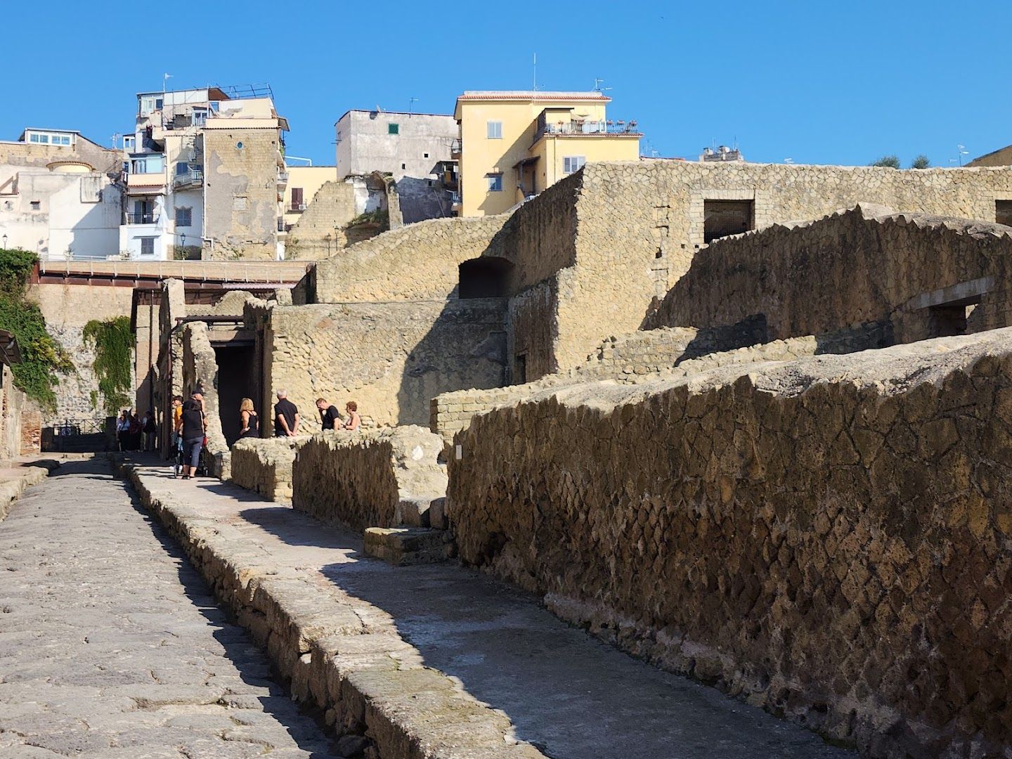 Unearth Time's Secrets: Herculaneum In-App Audio Tour - Photo 4