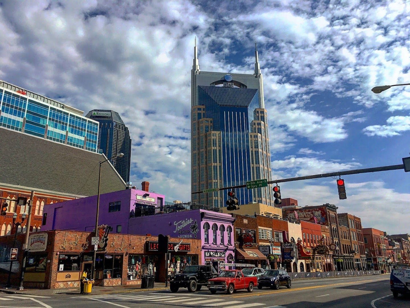 Nashville: Sip & Stroll Pub Adventure Audio Tour