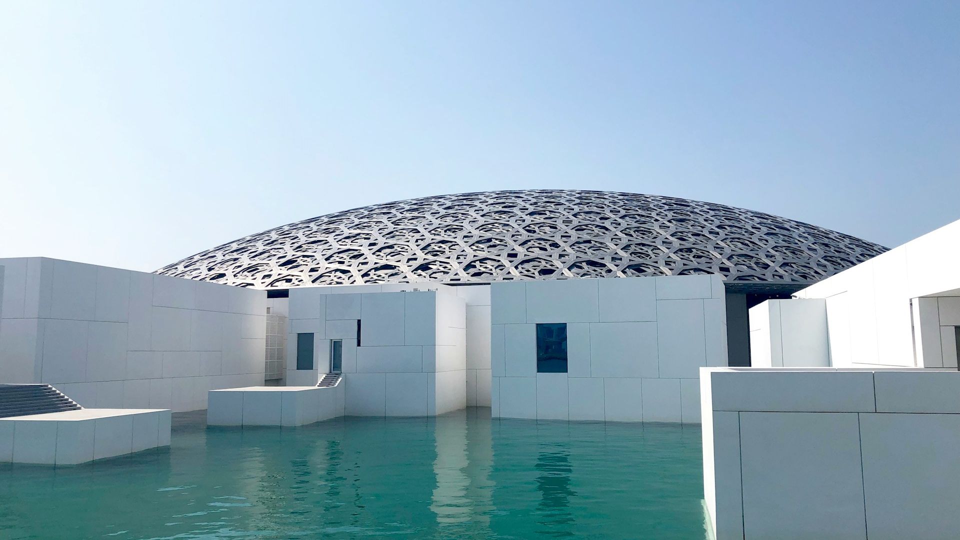 Abu Dhabi: Louvre Ticket & Cultural District Walk Audio Tour